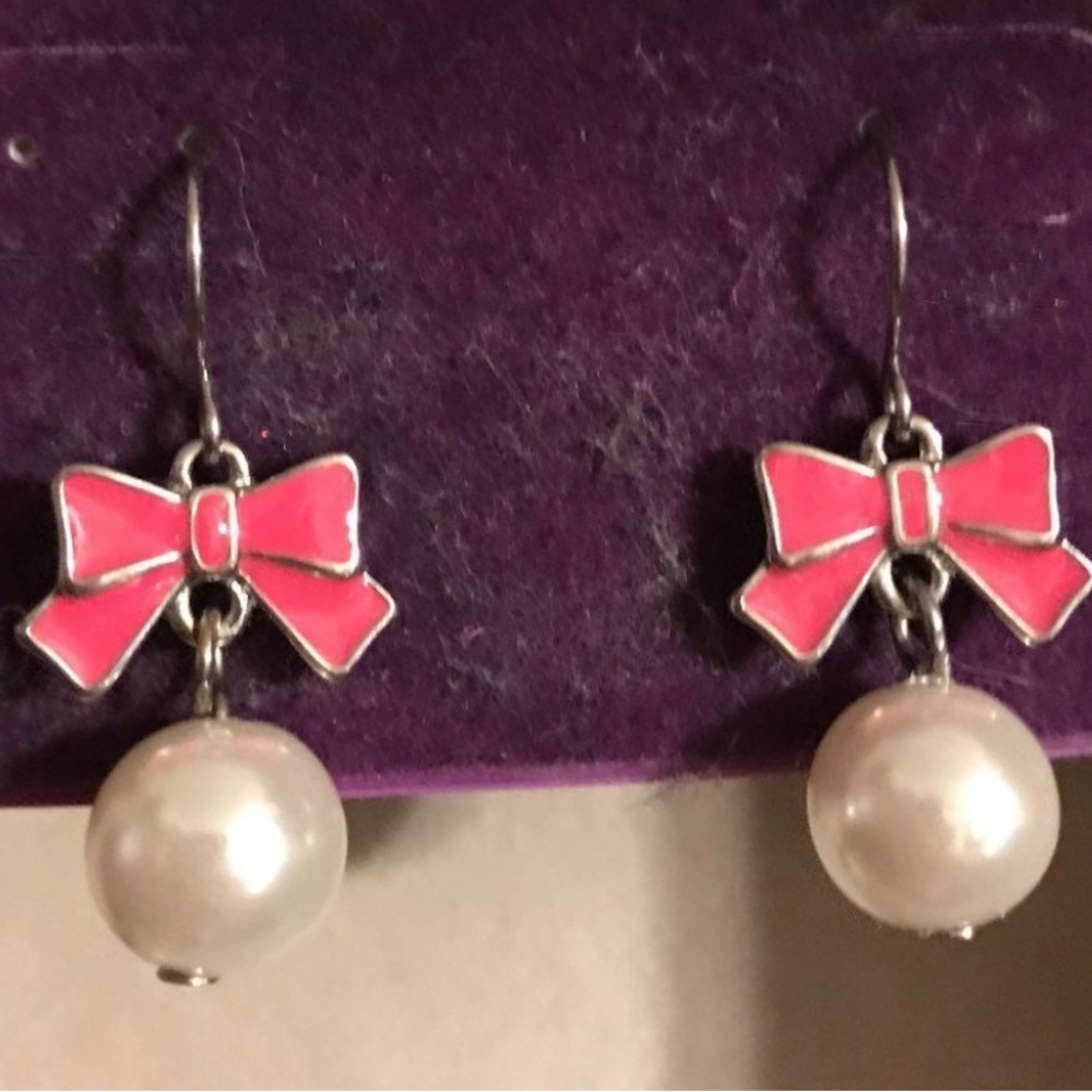 New Vera wang Pearl bead and pink metal bow earrings.